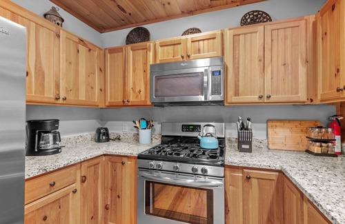 Vilas Cabin | Among the Trees - Valle Crucis Cabin with hot tub, Pool Table, Pond, Fire pit