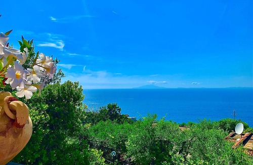 Massa Lubrense Ski Chalet | AMORE RENTALS - Casa Tatano, 4 bedrooms, 3 bathrooms with Private Pool, Sea View, Parking, South Italy