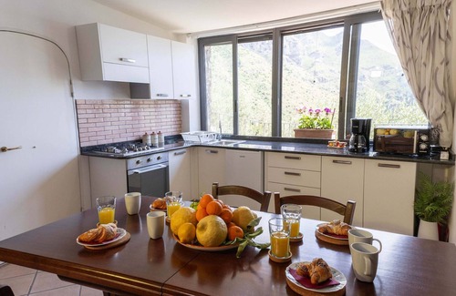 Piano di Sorrento Ski Chalet | AMORE RENTALS - Casa Assunta with Parking and Air Conditioning