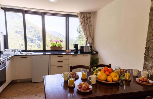 Piano di Sorrento Ski Chalet | AMORE RENTALS - Casa Assunta with Parking and Air Conditioning