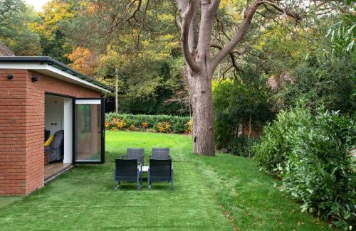 London Borough of Harrow Ski Chalet | Amos Lodge Deluxe Accommodation