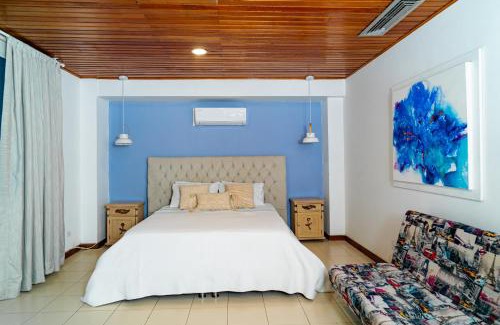 Cartagena House | Amplia habitación con vista al mar y baño privado