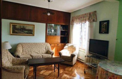 Aviles Apartment | Amplio y céntrico apartamento en Avilés by beBalmy