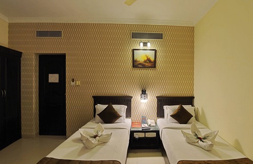 Raja Annamalai Puram Hotel | AMS Raj Palace Sundar