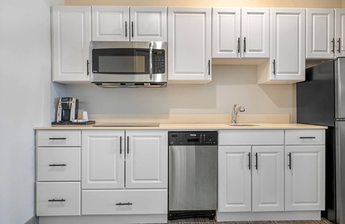 Florenceville-Bristol Hotel | Amsterdam Inn & Suites, an Ascend Collection Hotel