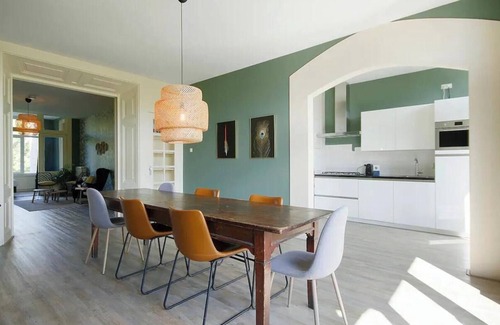 Van Lennepbuurt Apartment | Amsterdam's Oud-West: Trendy Canal Apartments