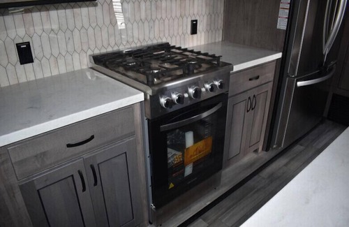 Mayfield Cabin | Amy's little fifth wheels welcome to stay!