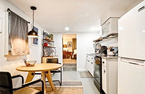 Central Oklahoma City Apartment | An affordable gem in the heart of OKC | Full Kitchen | Rain Shower