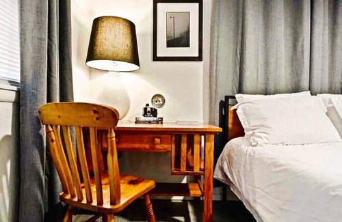 Central Oklahoma City Apartment | An affordable gem in the heart of OKC | Full Kitchen | Rain Shower