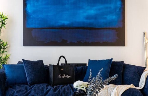 Downtown Dubai Apartment | An Artistic Masterpiece 2BD By Bellagge