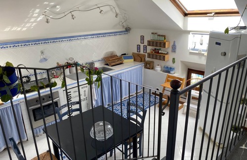 Castellammare di Stabia Apartment | An attic suspended between sky and sea