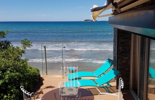 Sanary-sur-Mer Apartment | An exceptional location for this waterfront apartment in Sanary