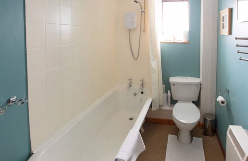 Fortrose Cottage | An ideal cosy retreat for a couple who enjoy scenery, wildlife, walking or just relaxing.