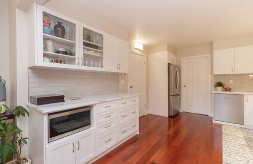 Gordon Head House | An oasis for families & Dog - Affordable Immaculate luxury - Fenced Yard!