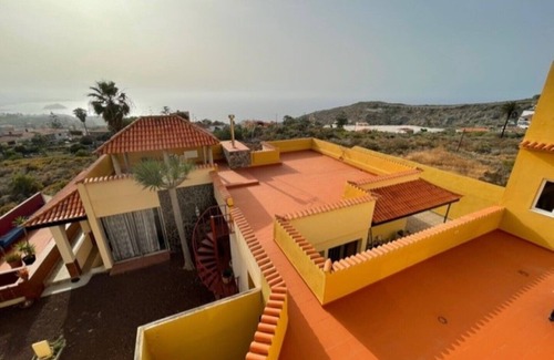 El Guincho Apartment | An oasis with a double panoramic view over the ocean and the mountain El Teide 1