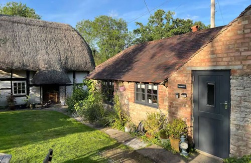 Moreton Cottage | An Original Bakehouse located in the grounds of a 18th century thatched cottage