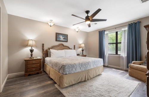 Table Rock House | An Un-Fore-Gettable Time - Shared Pool & Near Lake