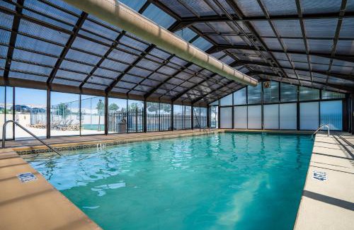 Table Rock House | An Un-Fore-Gettable Time - Shared Pool & Near Lake