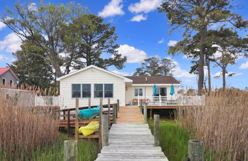 Deep Hole House | An Unfettered View - Beautiful ranch w/boat dock!