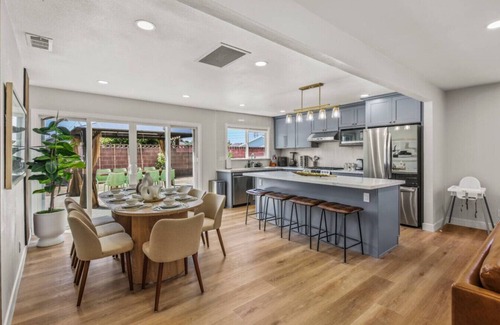 Southwest Anaheim House | AN8 -Anaheim Entertainment Family Home W/Hot tub