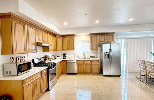 Westminster House | Anaheim convention center, Westminster, Disneyland, little Saigon home sleep 14