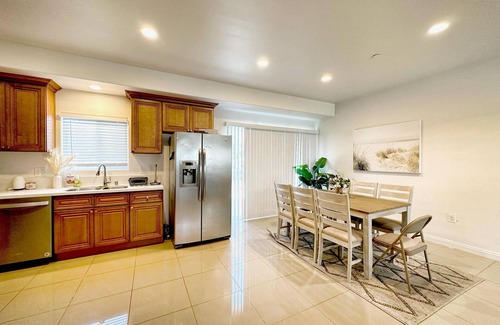 Westminster House | Anaheim convention center, Westminster, Disneyland, little Saigon home sleep 14