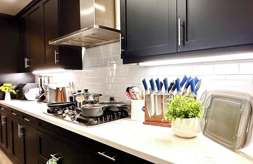 Southwest Anaheim House | Anaheim luxury home/8 king/theater/game room/3.5 bathR/elevator/near Disneyland