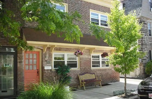 Chestnut Hill Apartment | Anam Cara Furnished Apt.