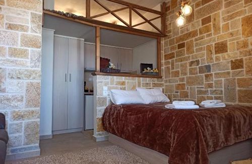 Synikia Mesi Trikalon House | Anastazia's Little House