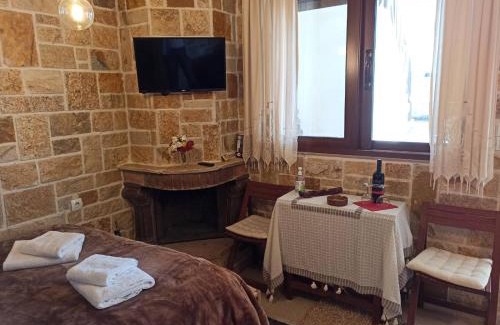 Synikia Mesi Trikalon House | Anastazia's Little House