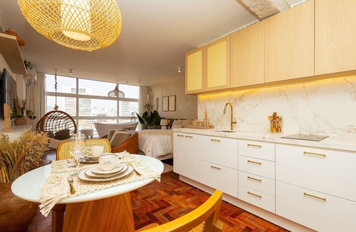 Central Zone House | Ancestral SampaSky: bathtub and view on the 19th