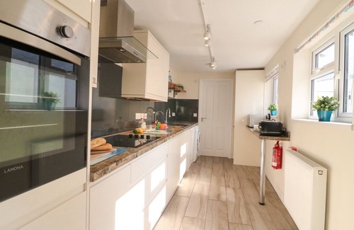 Weymouth Cottage | ANCHOR COTTAGE, family friendly in Brewers Quay Harbour
