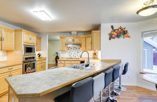 Bayshore - Klatt House | Anchorage Home ~ 8 Mi to Downtown!