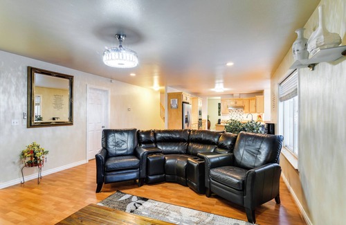 Bayshore - Klatt House | Anchorage Home ~ 8 Mi to Downtown!