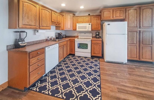 Orleans House | Anchors Away Cottage on Big Spirit Lake (Lakefront)