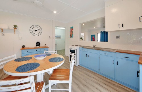Innes Park Villa | Anchors Away Opposite Beach and Park, Dogs Welcome