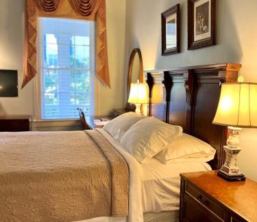 Vicksburg Bed & Breakfast | Anchuca Historic Mansion & Inn