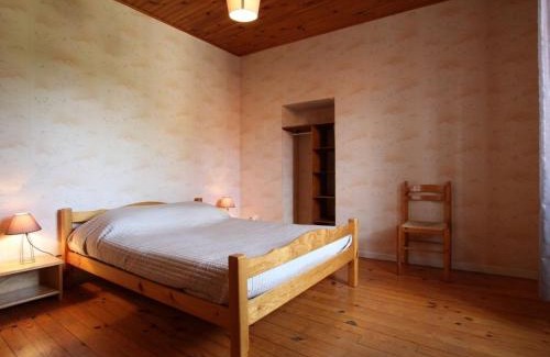 Arlempdes House | Ancien presbytère avec 3 chambres au pied d'une forteresse médiévale - FR-1-582-113