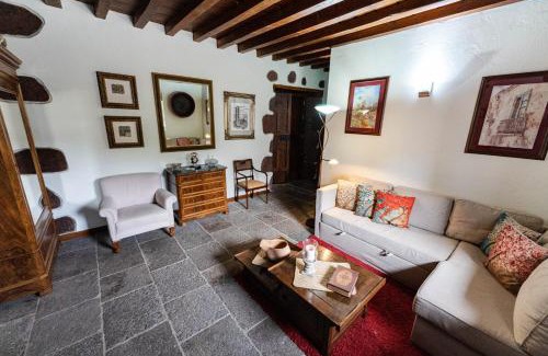Santa Lucia House | Ancient Historical House