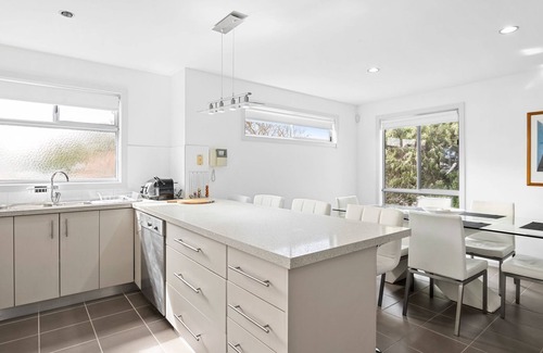 Torquay House | Anderson Central Torquay 2/31