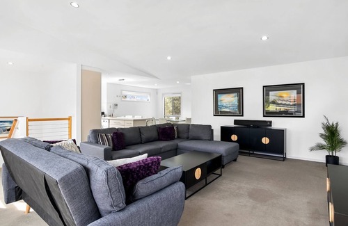 Torquay House | Anderson Central Torquay 2/31