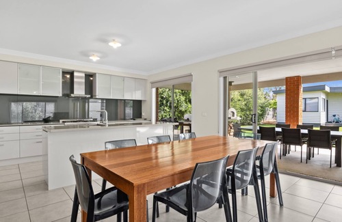Torquay House | Anderson Coastal Getaway