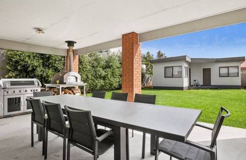 Torquay House | Anderson Coastal Getaway