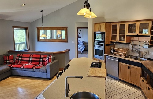 D'Arcy House | anderson lake view home - stunning views