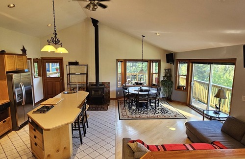 D'Arcy House | anderson lake view home - stunning views