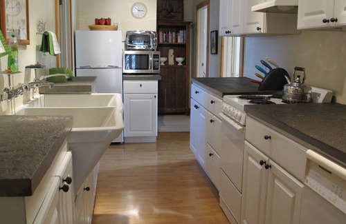 Andes Apartment | ANDES. CATSKILLS. WEDDING. LONGTERM. STREAMSIDE. VERY CLEAN