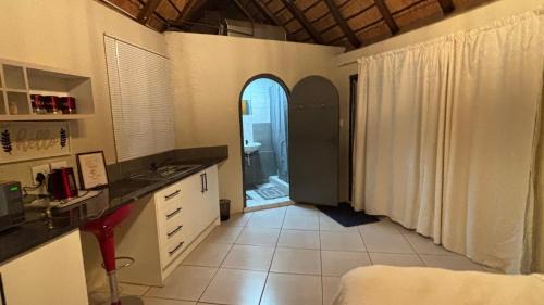 Kempton Park House | Aneiwa airport lodge
