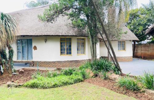 Kempton Park House | Aneiwa airport lodge