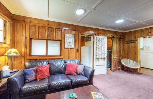 Enterprise House | Aneroid Chalet