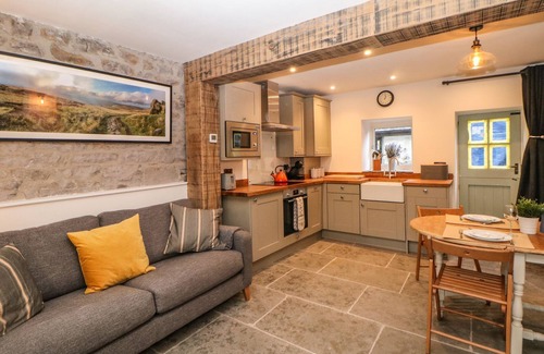 Tideswell Cottage | ANGEL'S COTTAGE, pet friendly, character holiday cottage in Tideswell